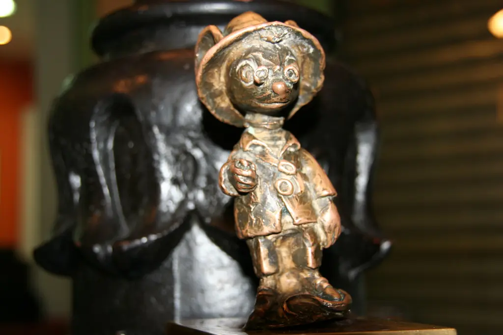 Bronze statuette of Raton Pérez